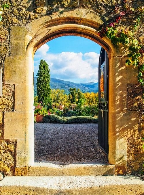 O usa deschisa catre cunoastere – simbolistica usilor