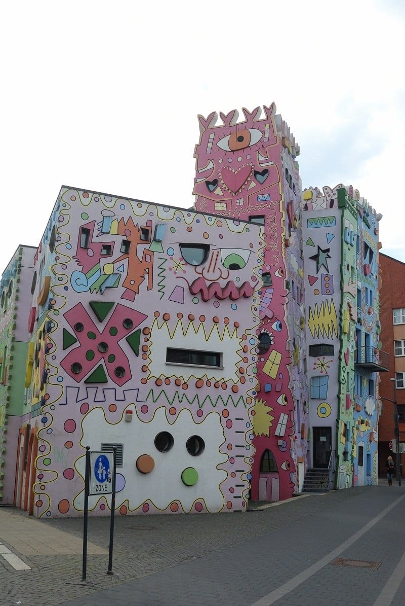 cea-mai-fericita-casa-din-lume-4