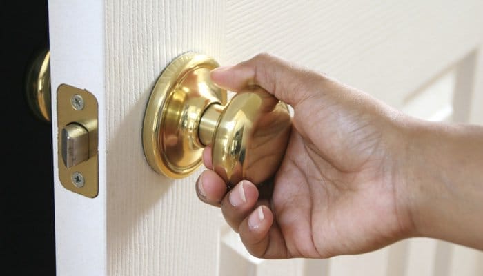 cine a inventat manerul