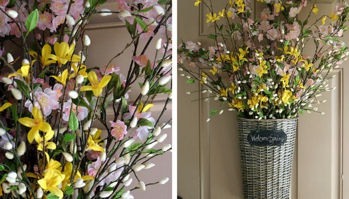 decor pentru usa de la intrare cu aranjament floral