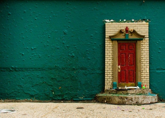 traditia usilor in miniatura