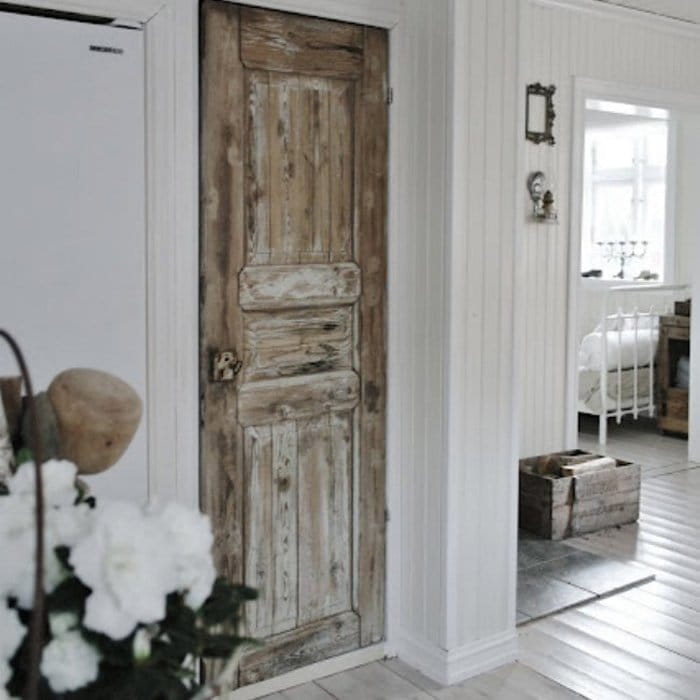 piese-de-mobilier-din-usi-reciclate