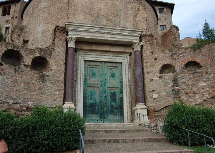 misterul din spatele usilor